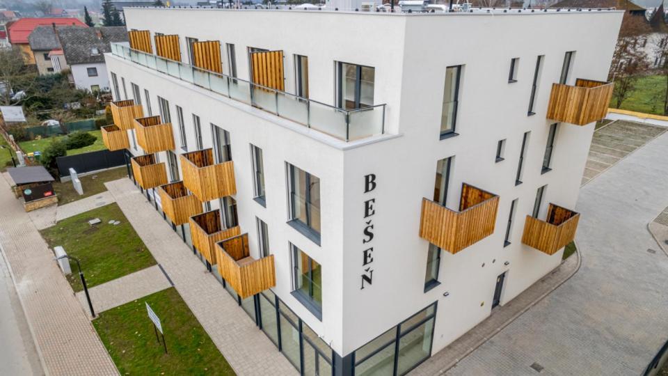 Apartman Nad Riekou Besenova Luaran gambar