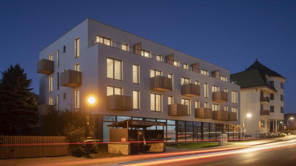 Apartman Nad Riekou Besenova Luaran gambar