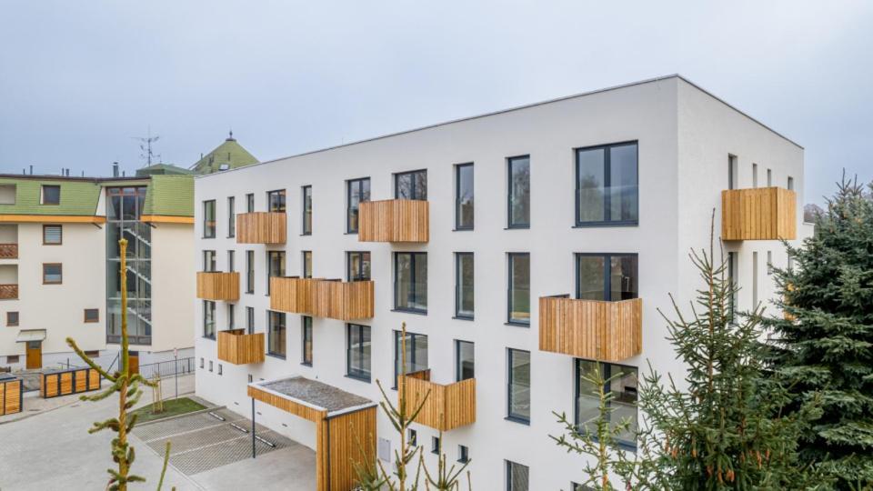 Apartman Nad Riekou Besenova Luaran gambar