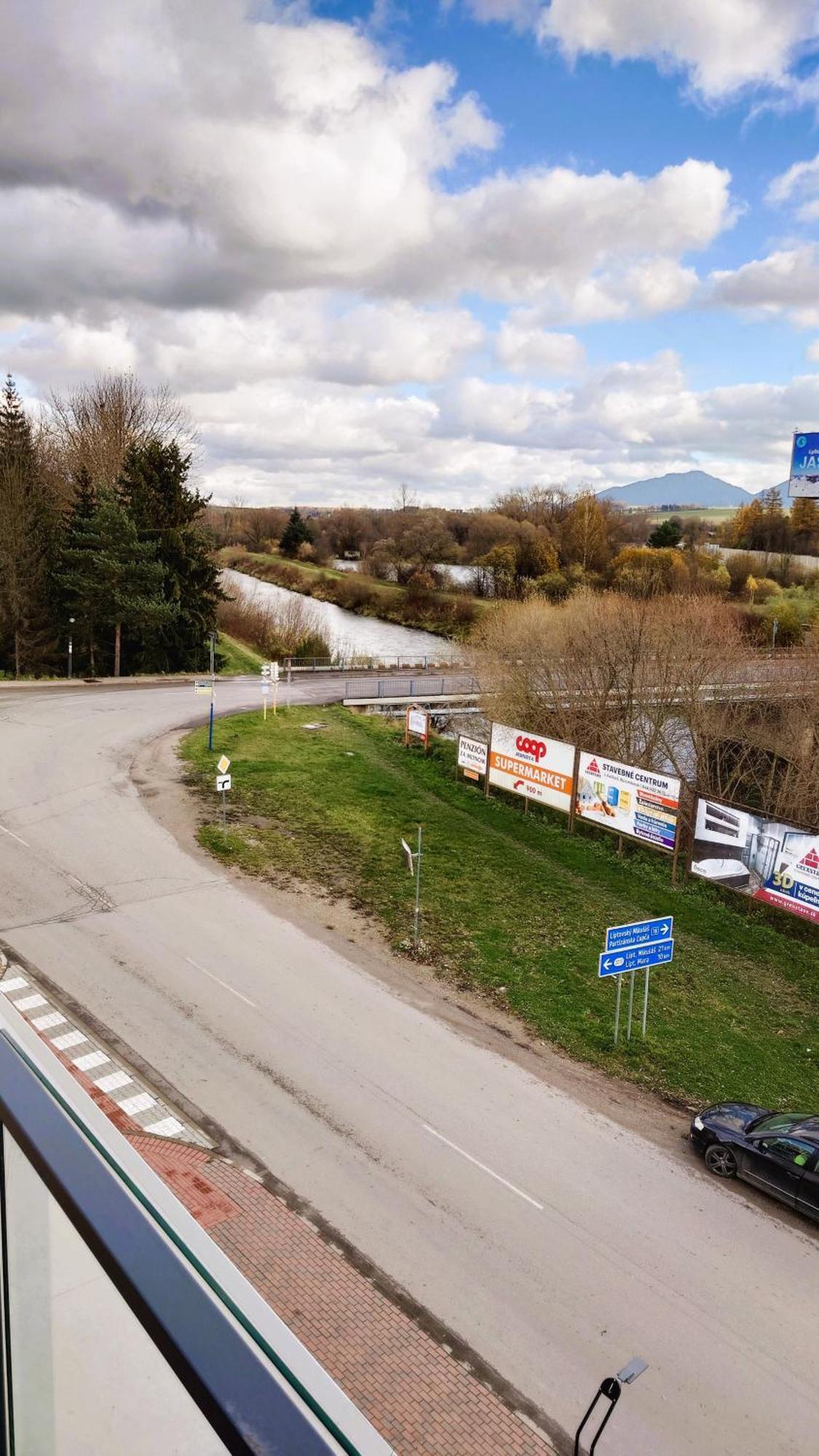 Apartman Nad Riekou Besenova Luaran gambar