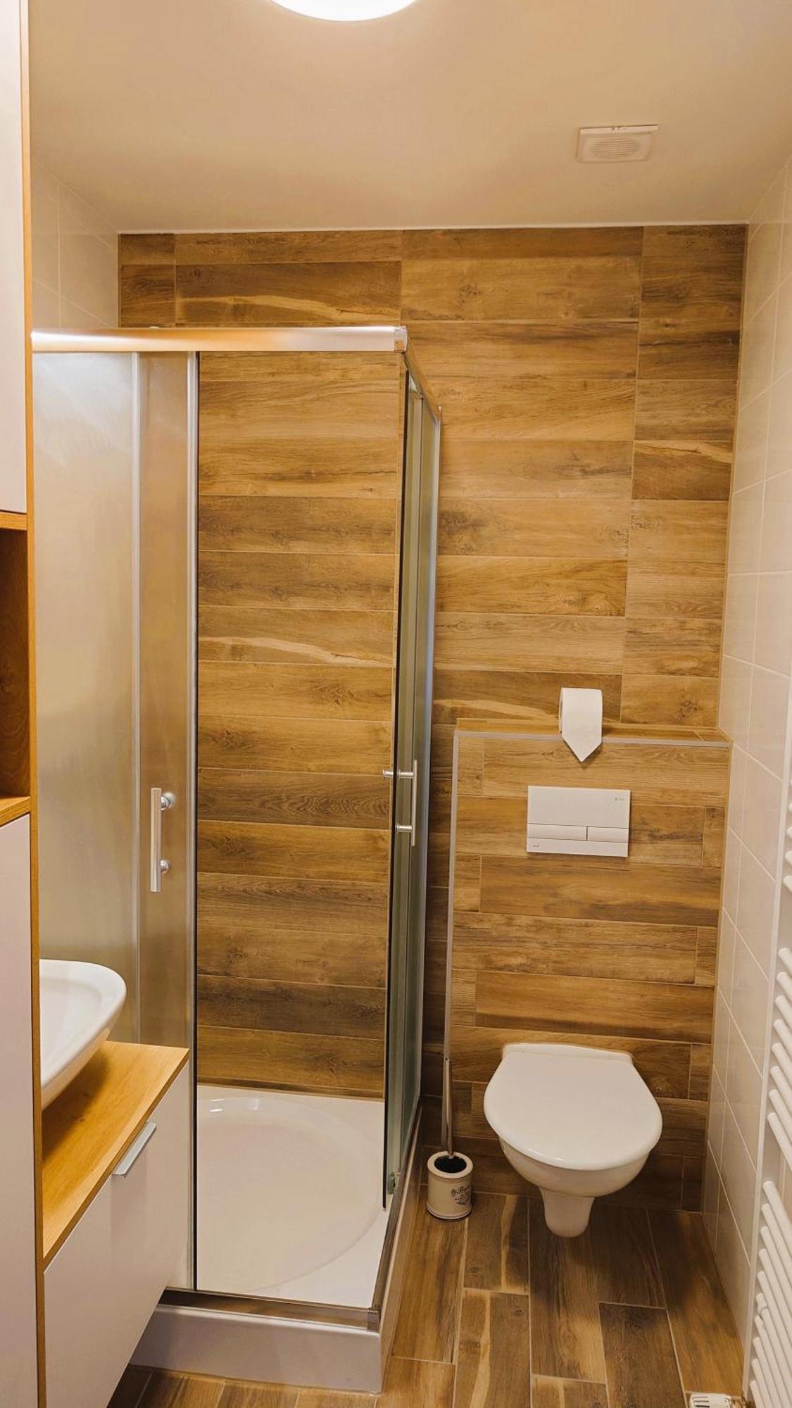 Apartman Nad Riekou Besenova Luaran gambar