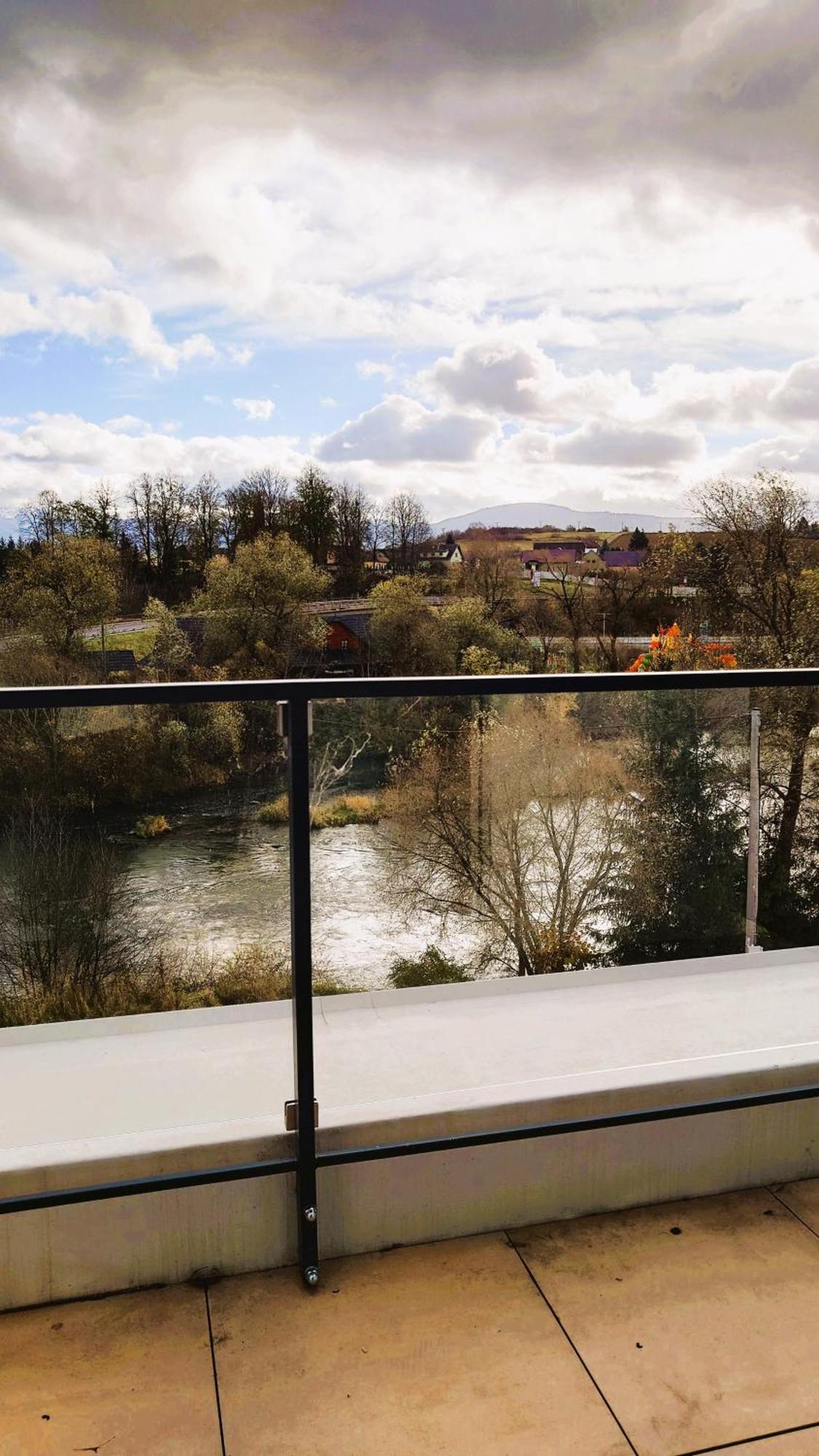 Apartman Nad Riekou Besenova Luaran gambar