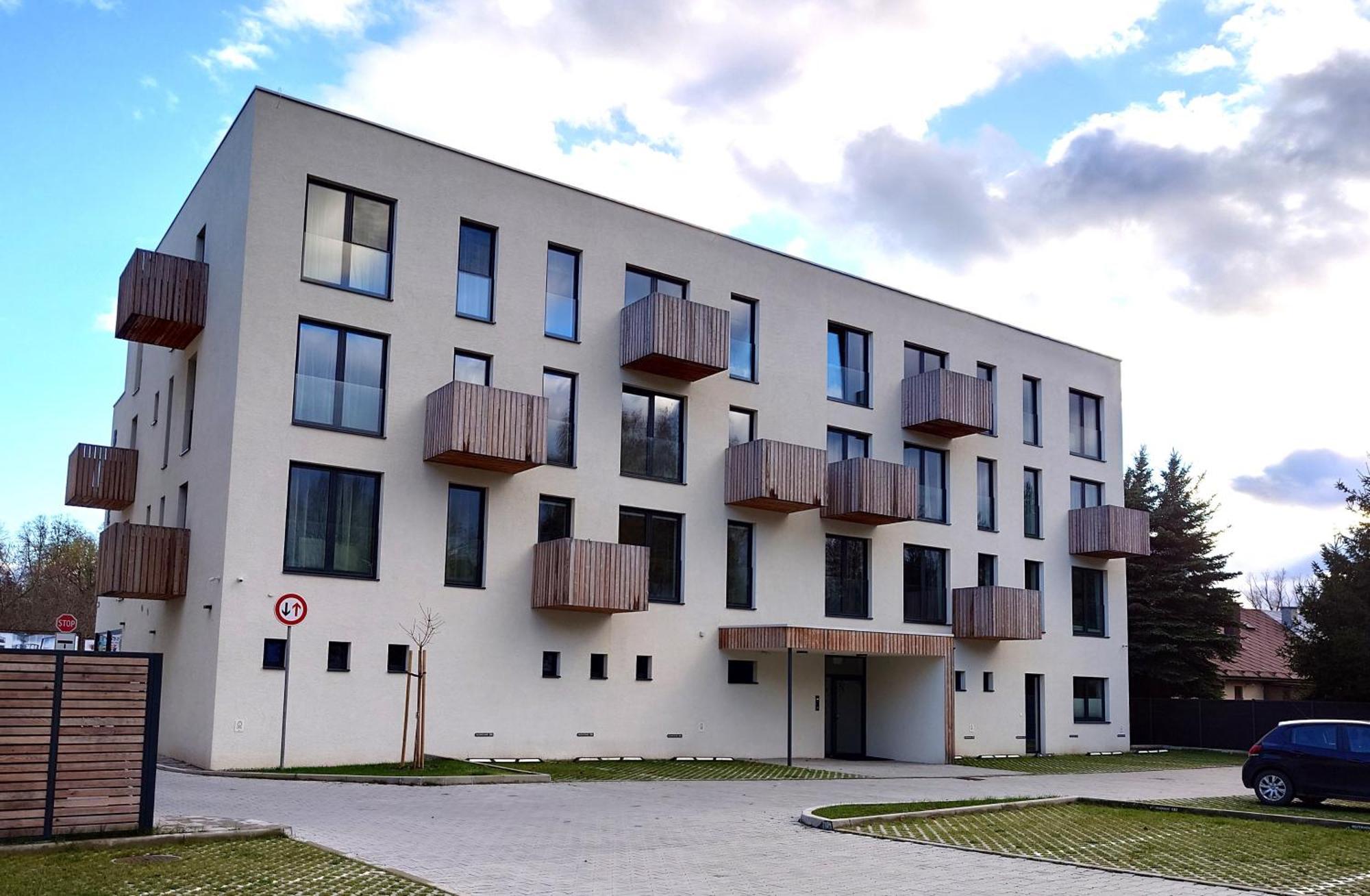 Apartman Nad Riekou Besenova Luaran gambar