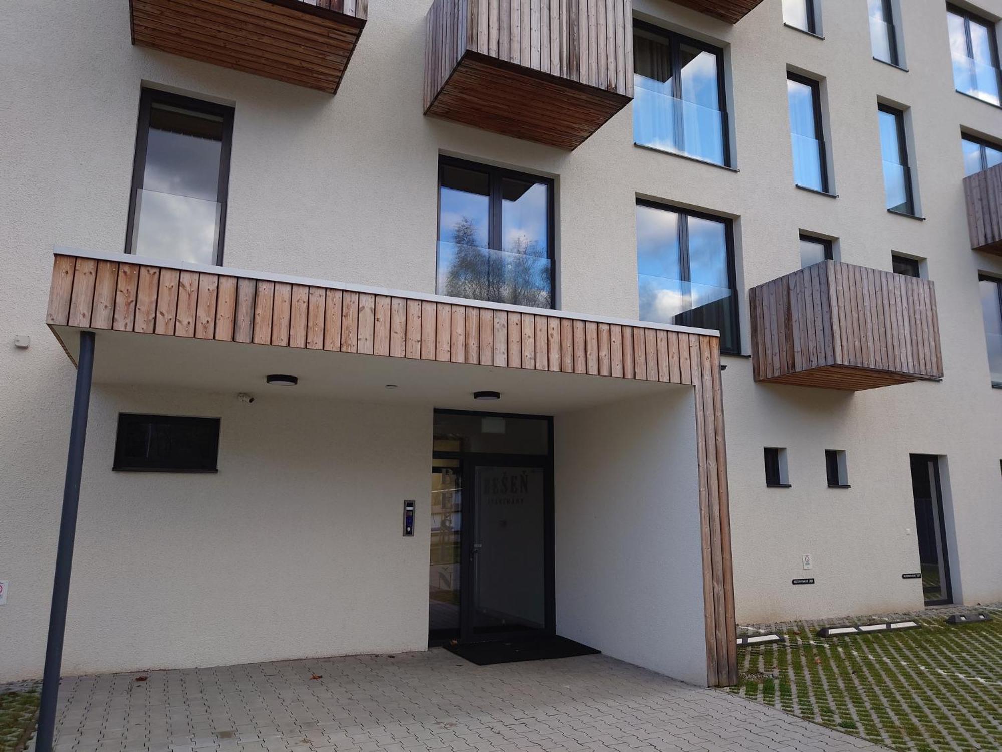 Apartman Nad Riekou Besenova Luaran gambar
